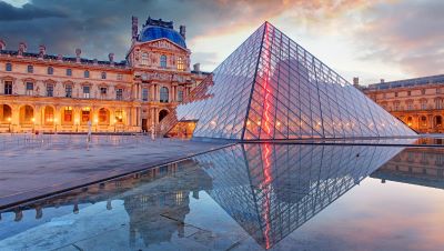 pyramide du louvre
